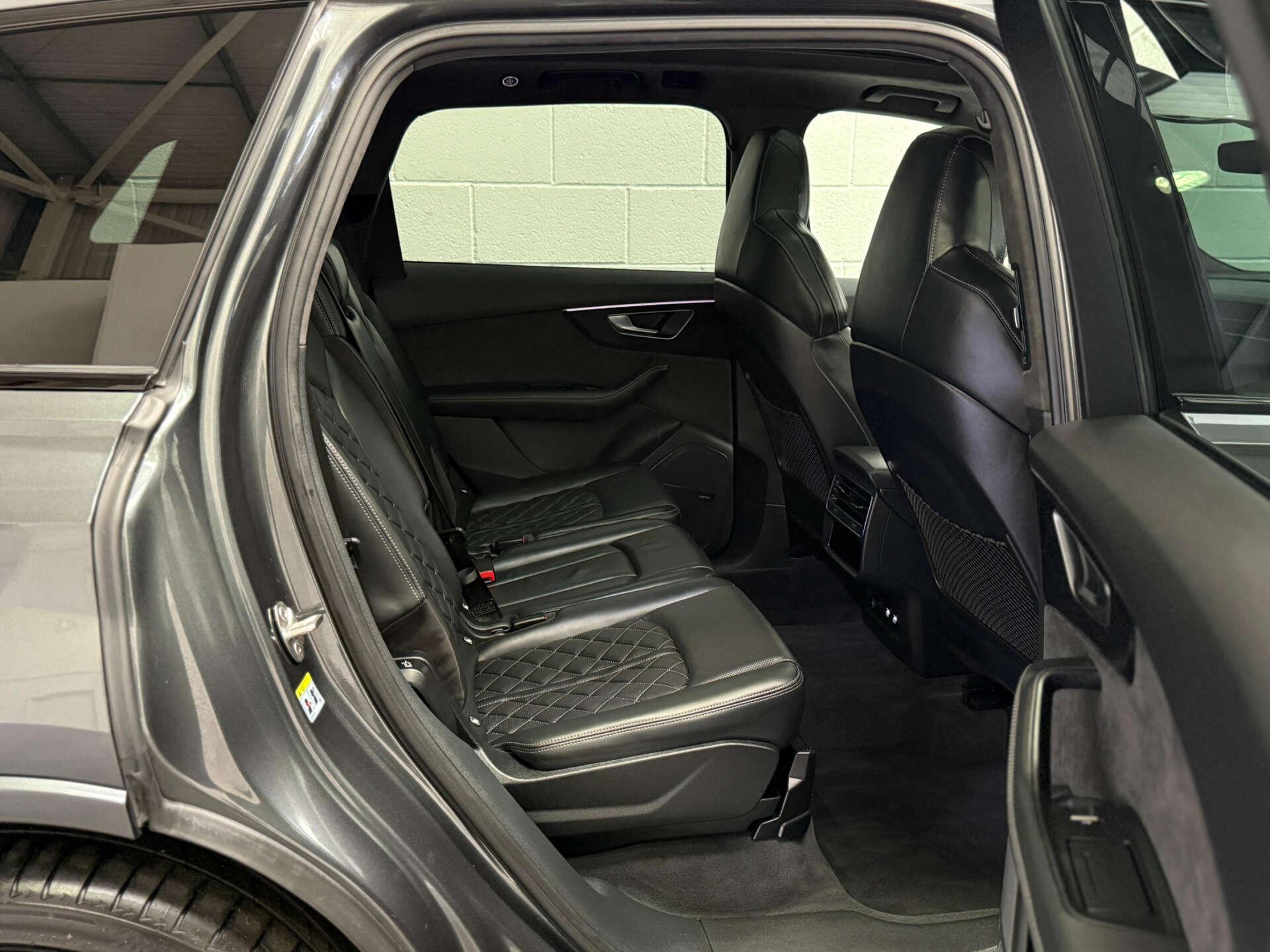 Audi SQ7 view 21