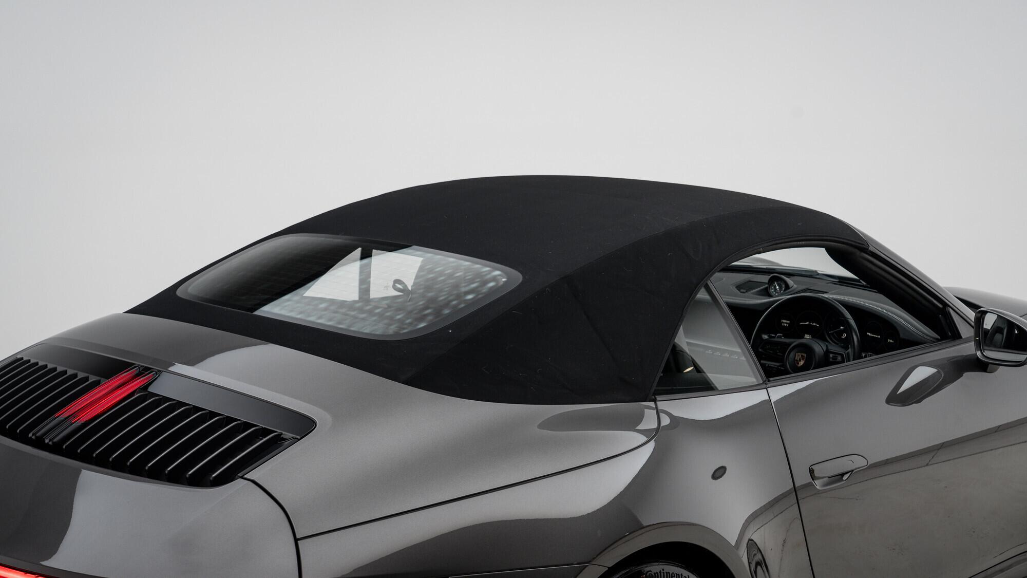 Porsche 911 view 10
