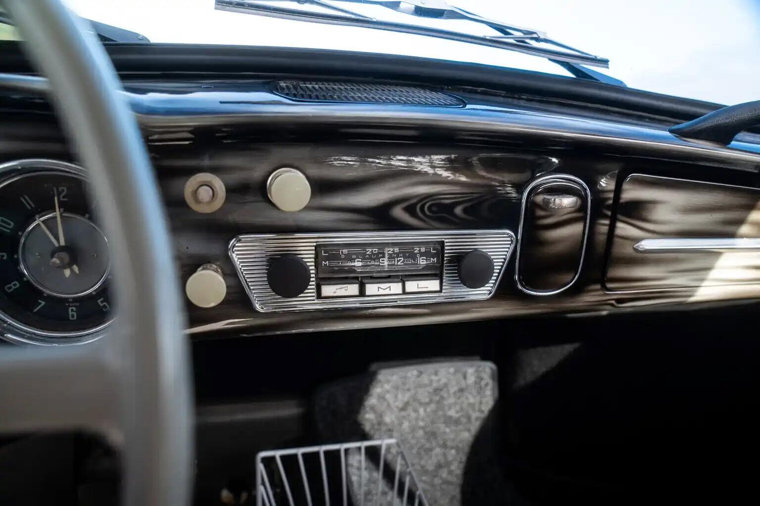 Volkswagen Volkswagen Karmann view 28