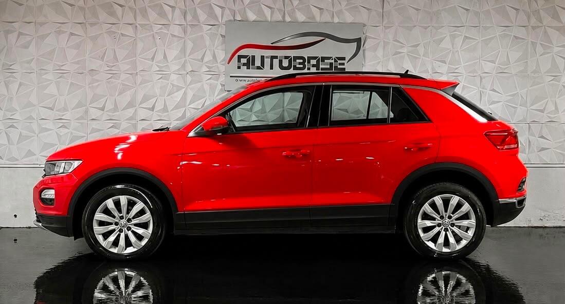 Volkswagen T-Roc view 8