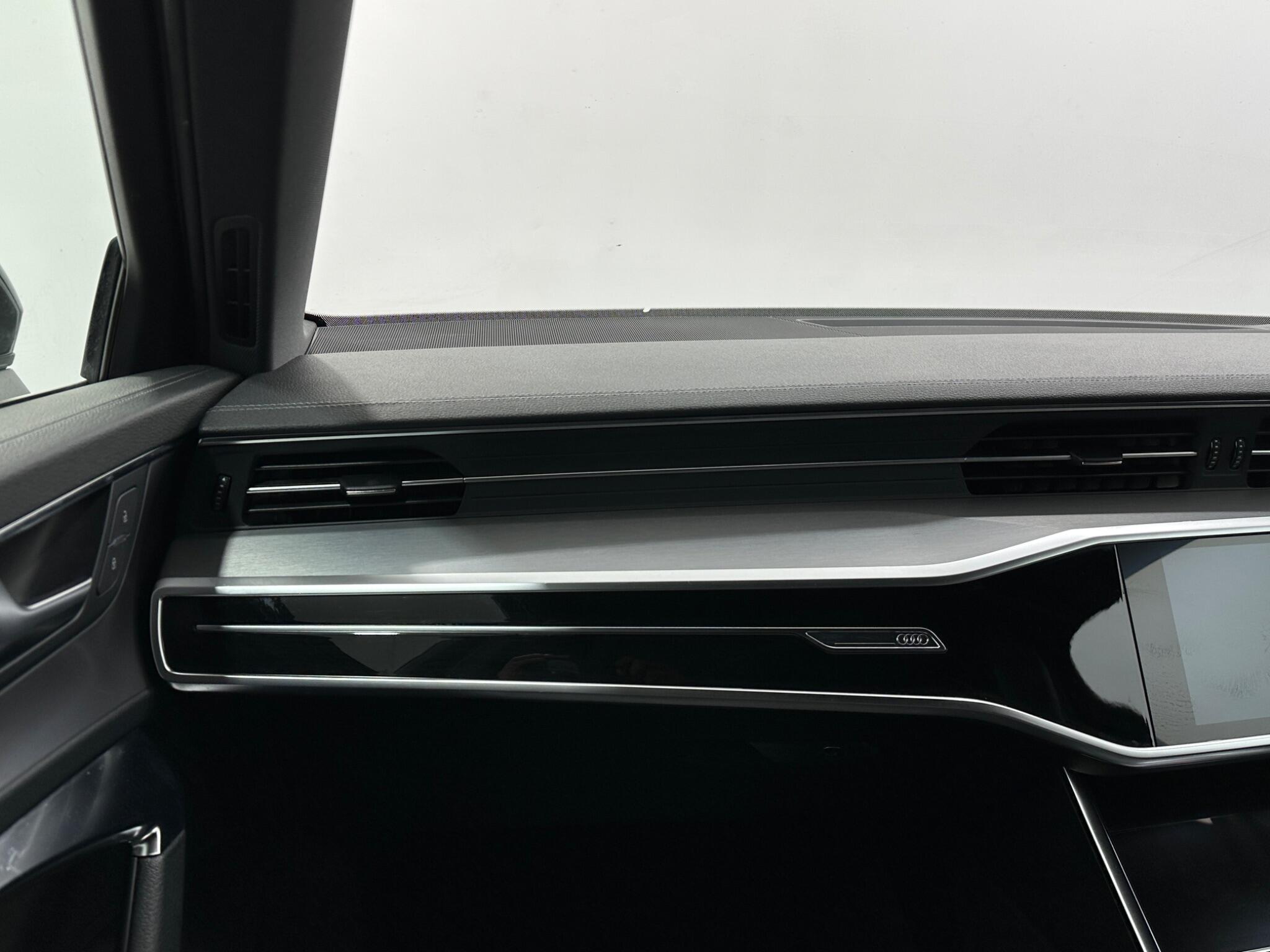 Audi A6 view 29
