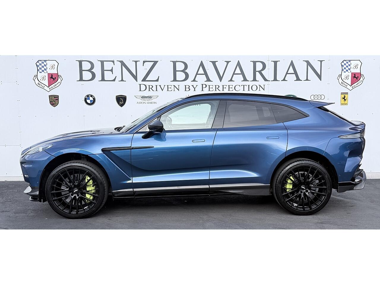 Aston Martin DBX view 9