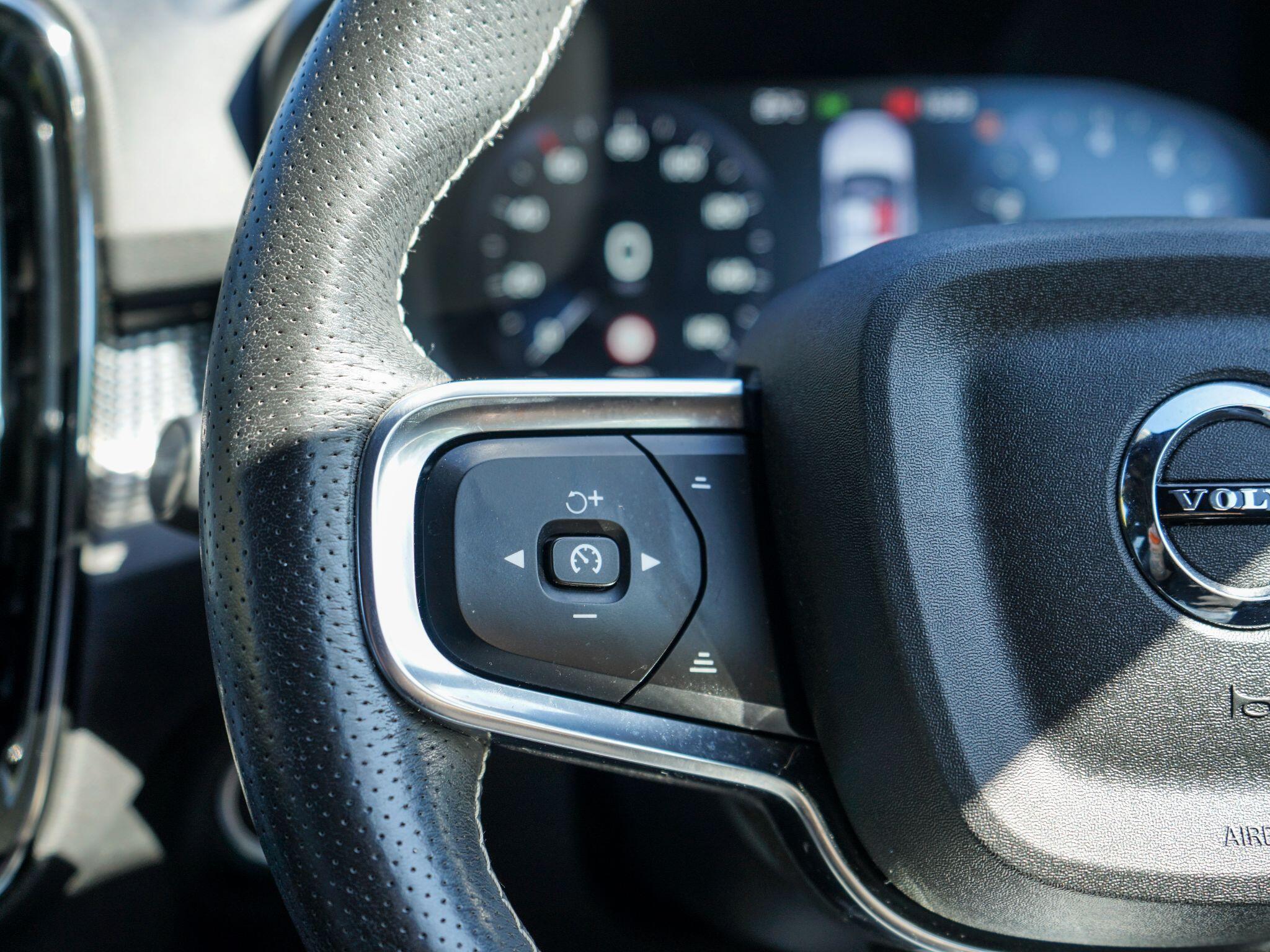 Volvo XC40 view 28