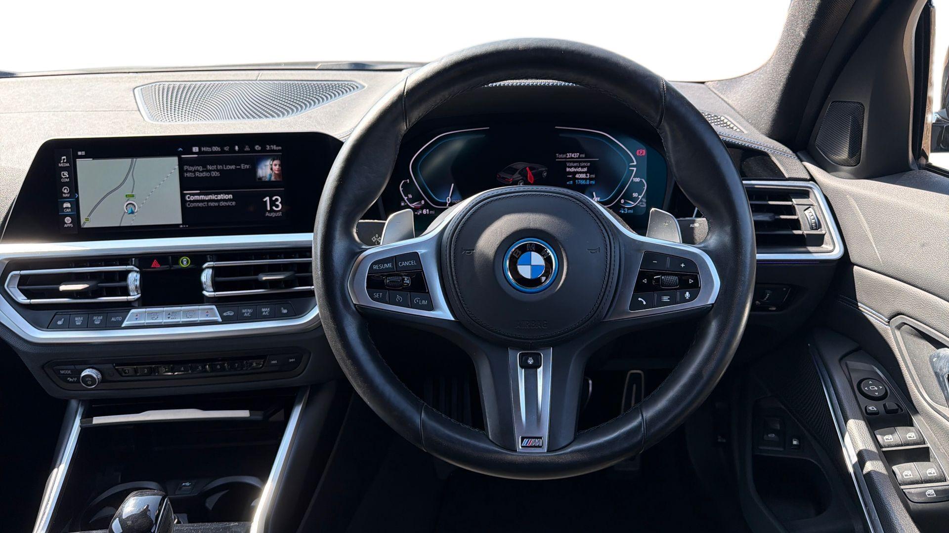 BMW 3 Series view 5