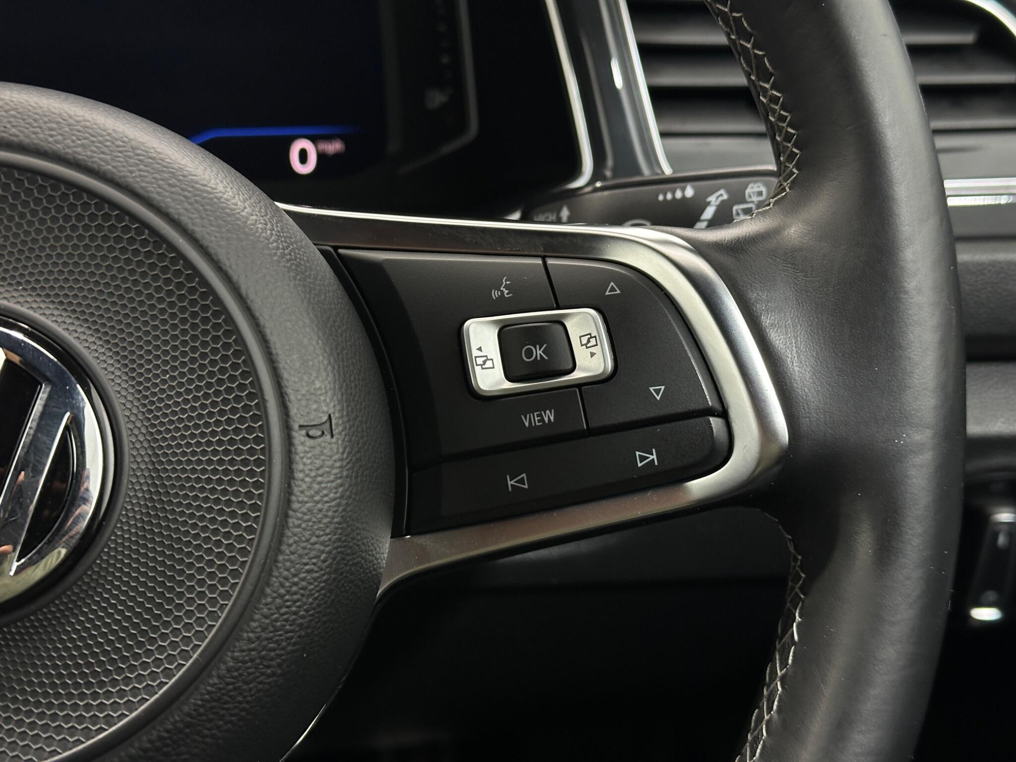 Volkswagen T-Roc view 16