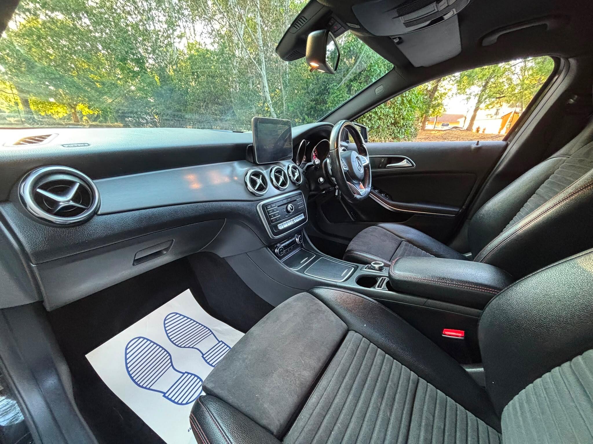 Mercedes-Benz Gla view 12