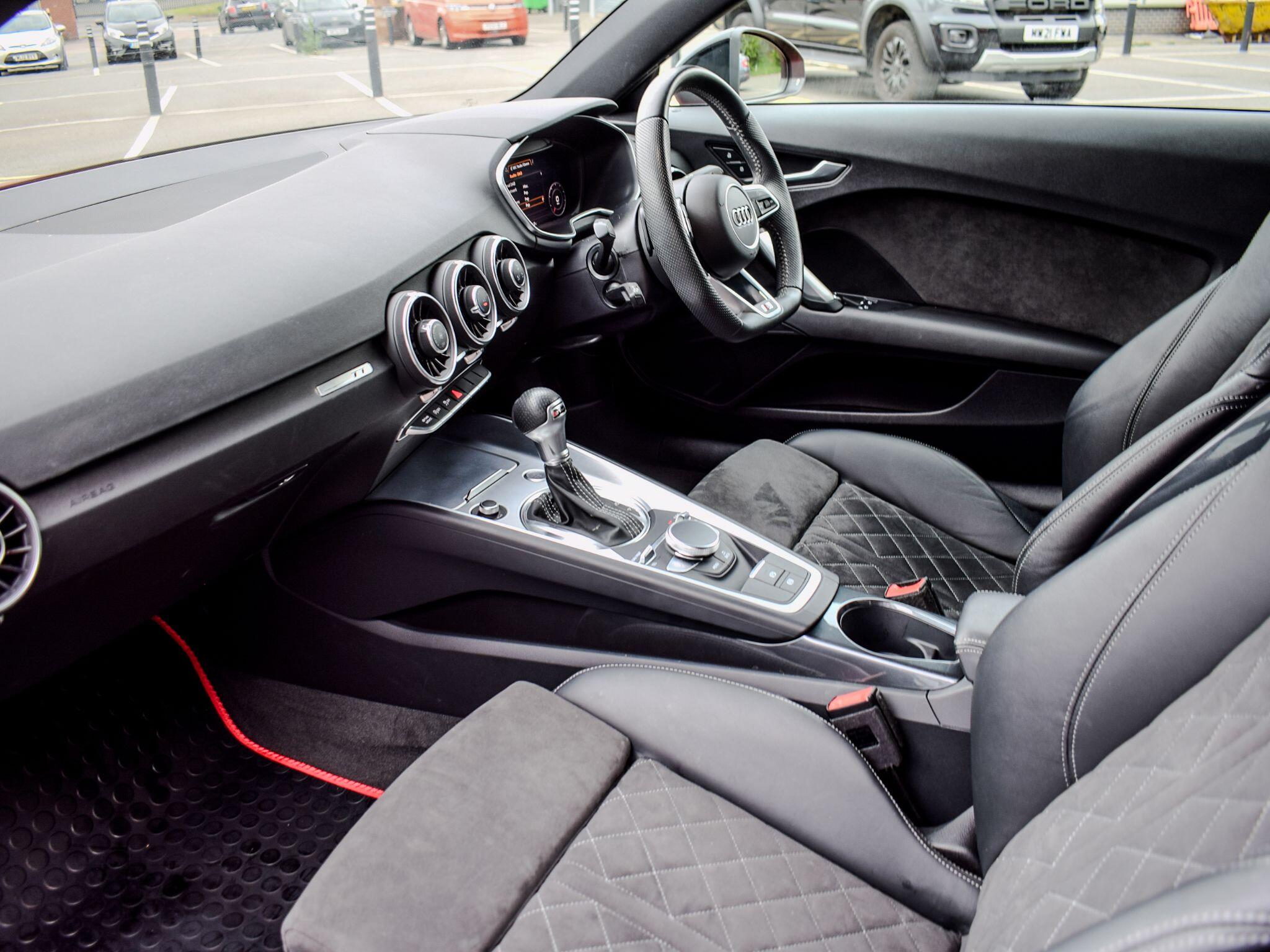 Audi TT view 14