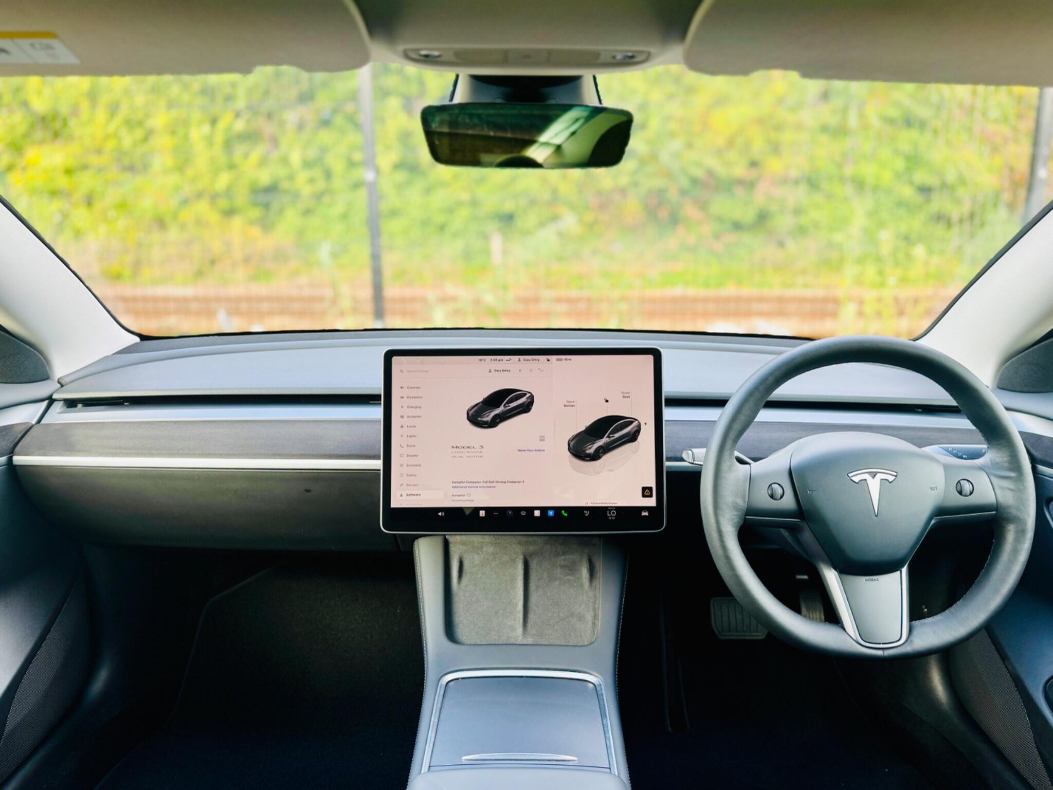 Tesla Model 3 view 3