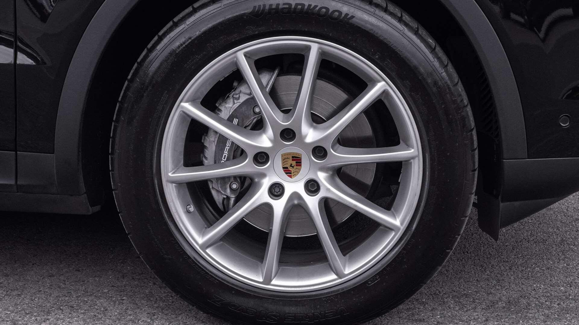 Porsche Cayenne view 6