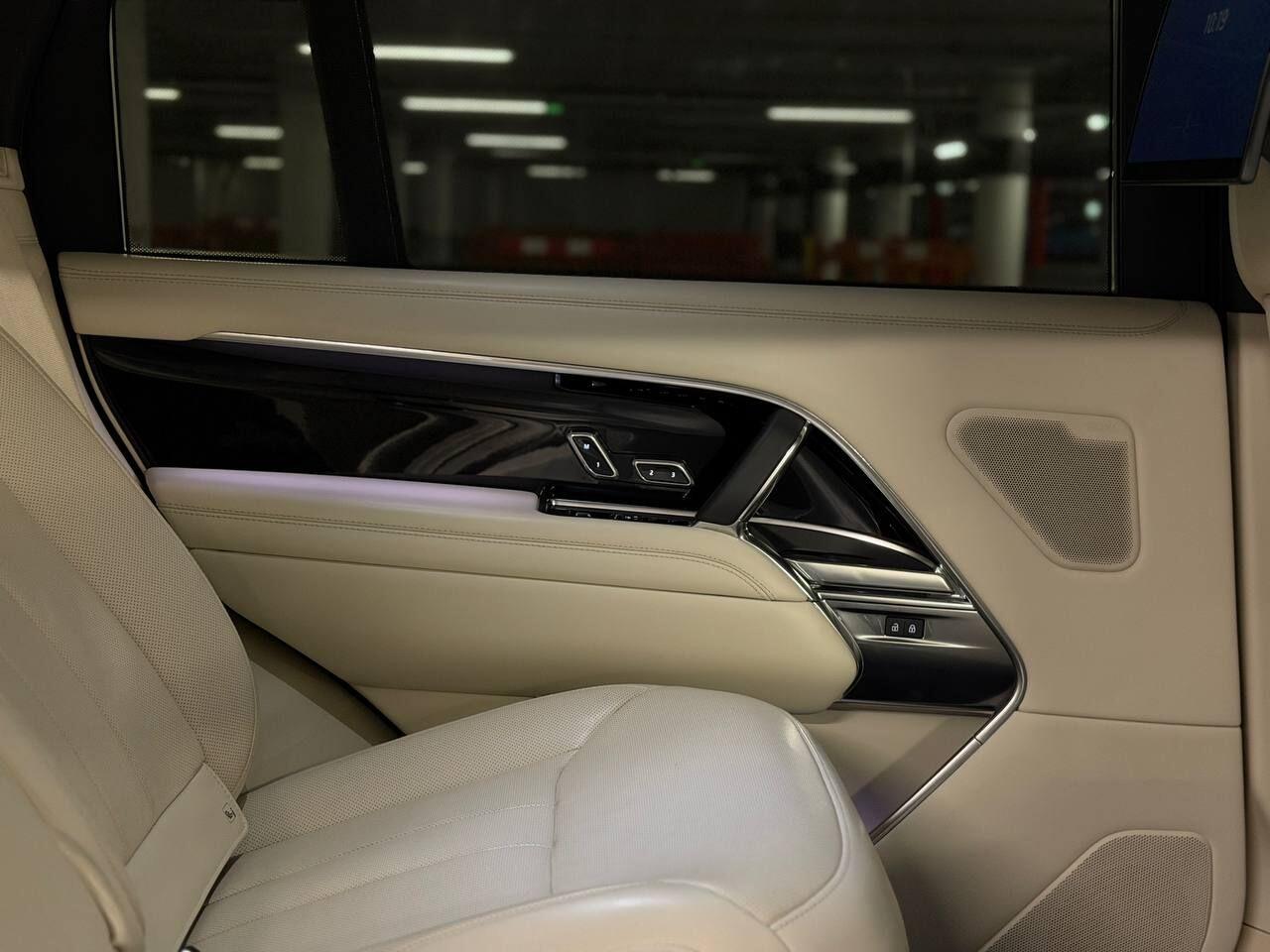Land Rover Range Rover view 17