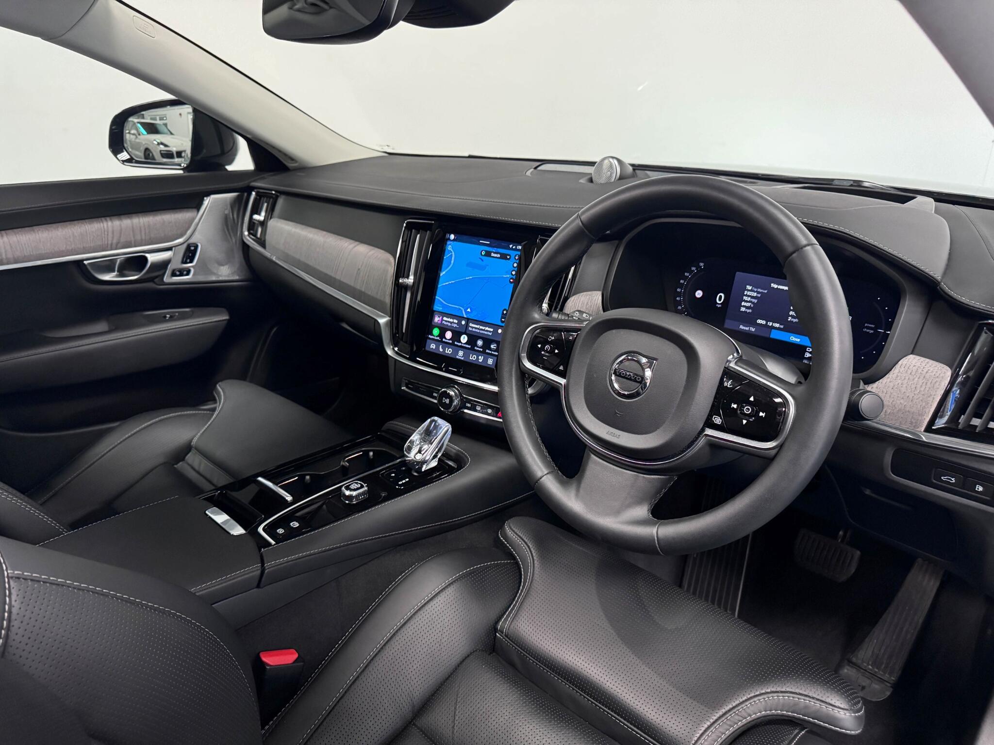 Volvo S90 view 35