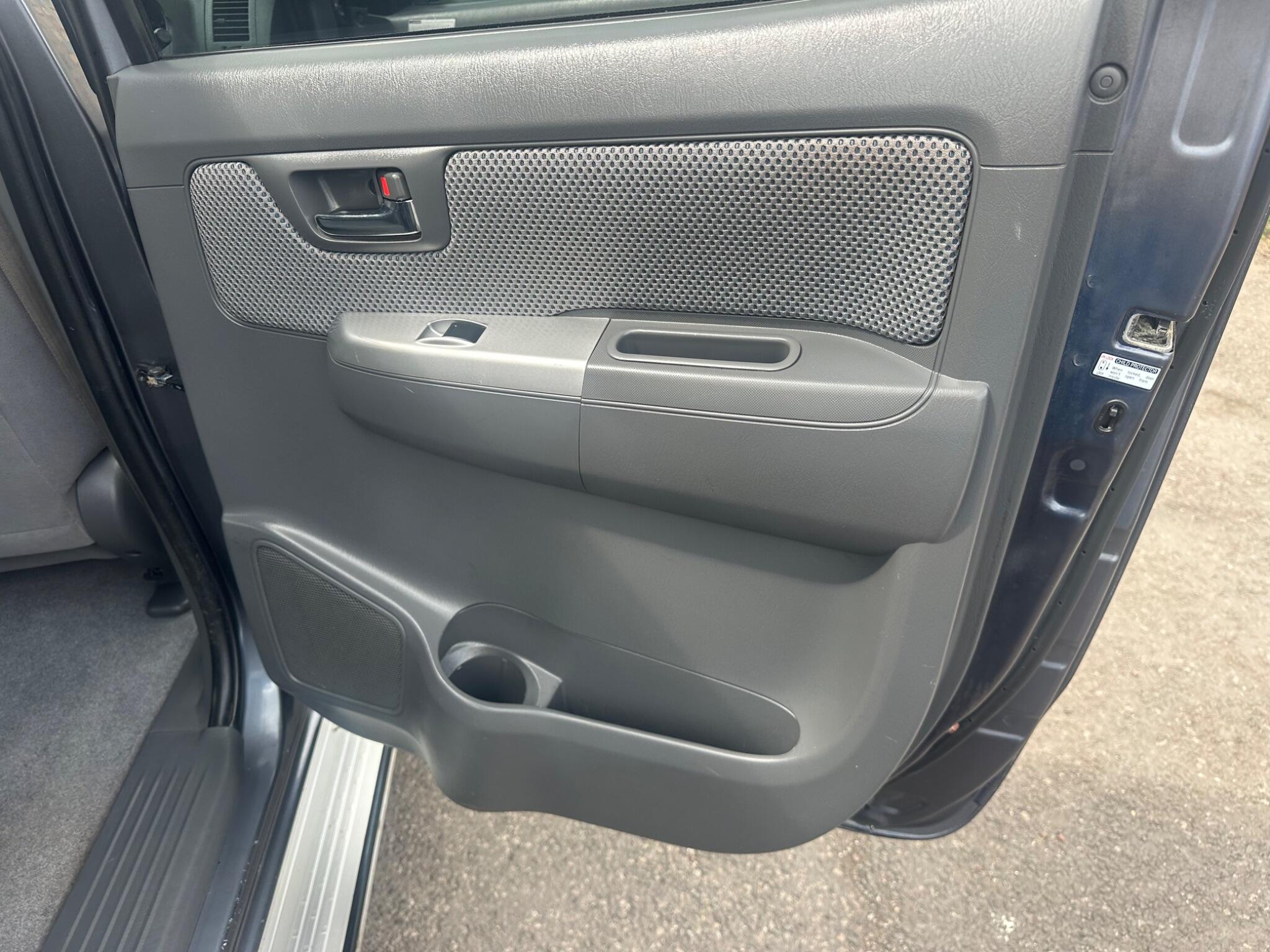 Toyota Hilux view 46