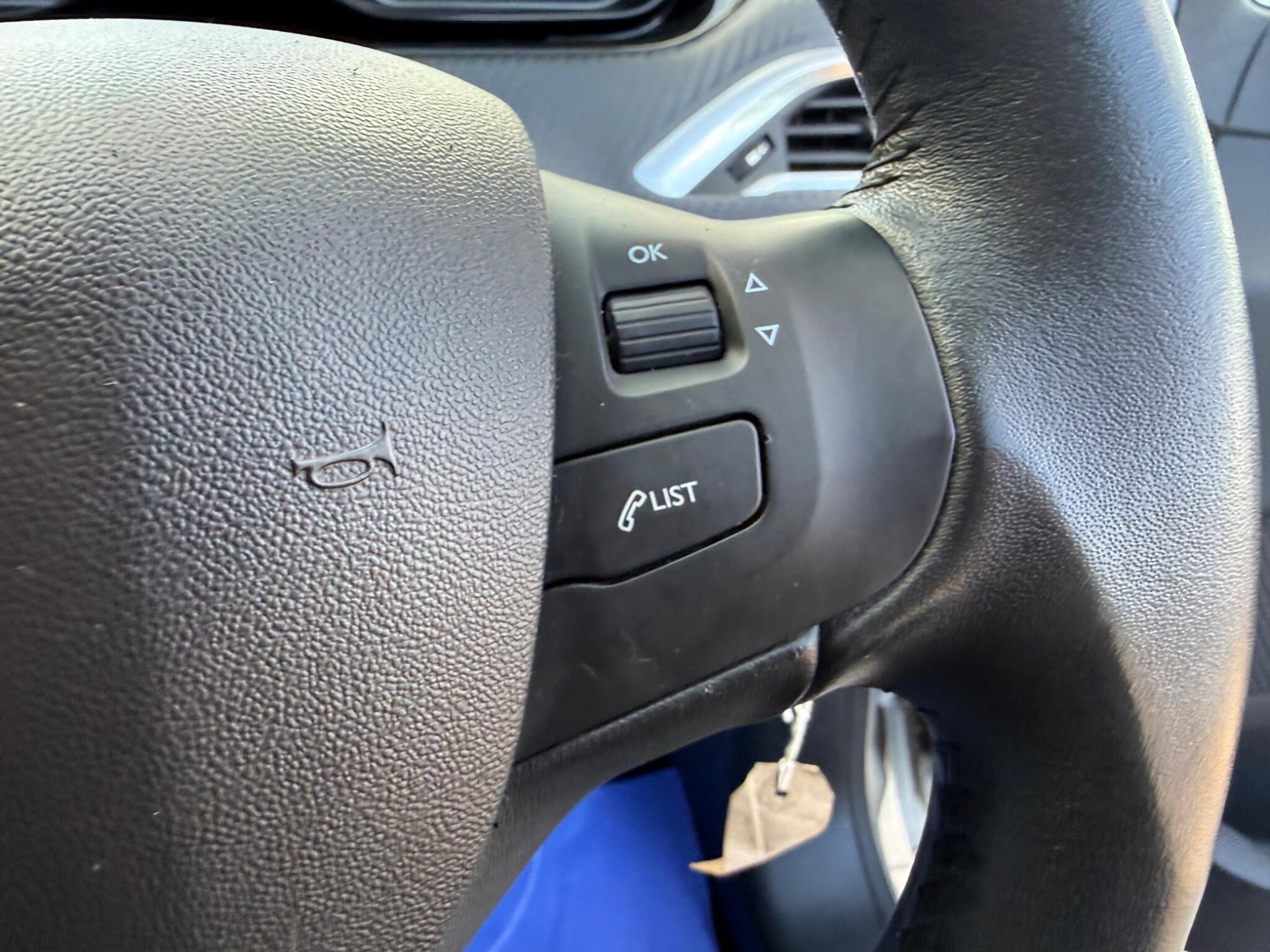 Peugeot 208 view 29