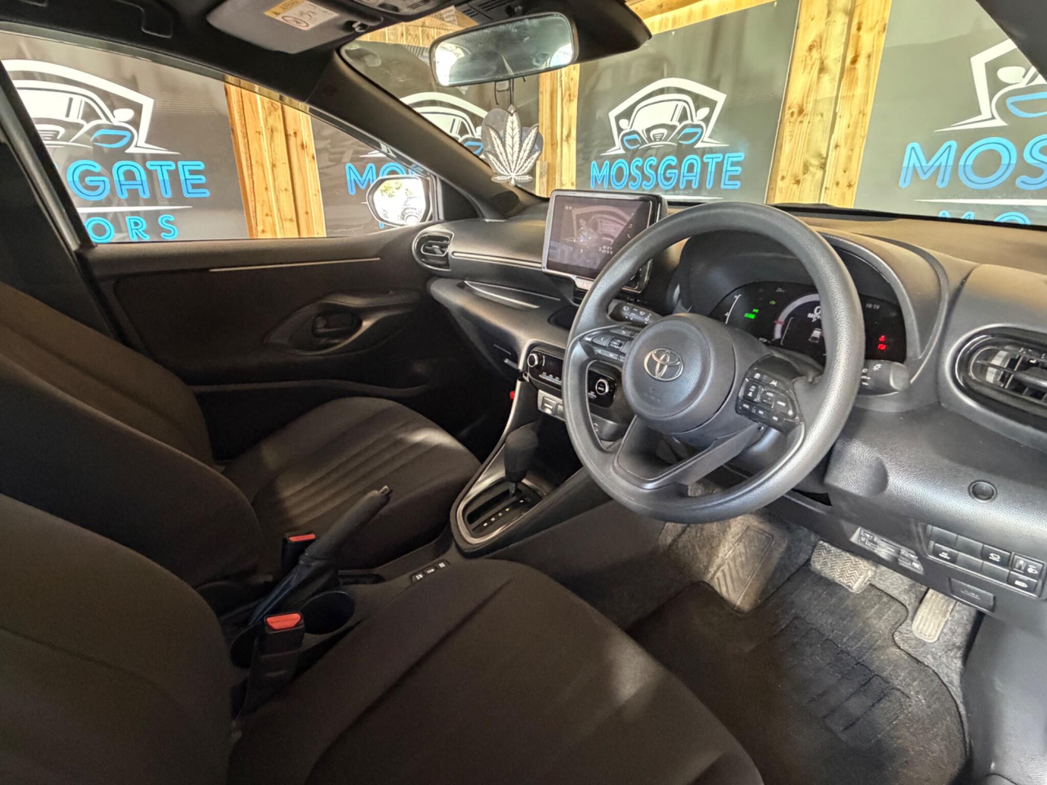 Toyota Yaris view 13