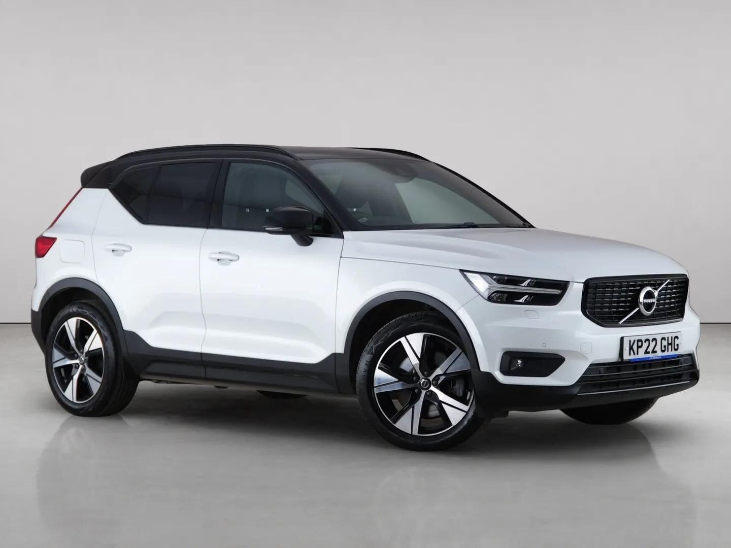 2022 Volvo XC40 in White for sale