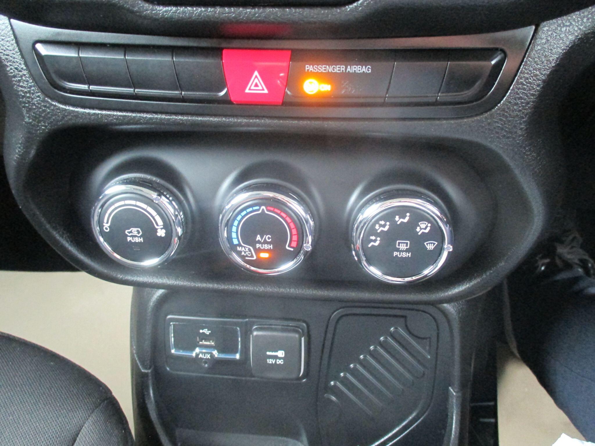 Jeep Renegade view 41