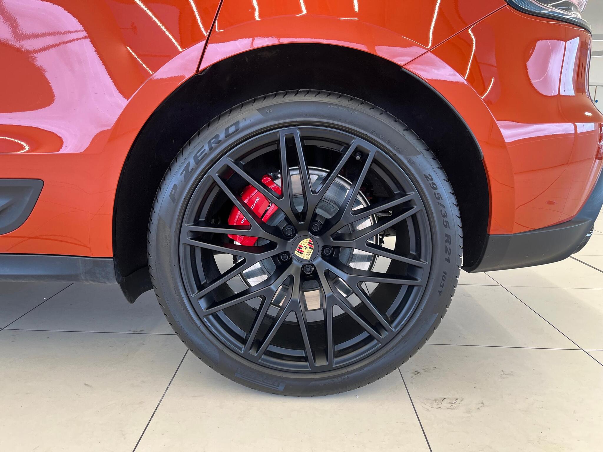 Porsche Macan view 24