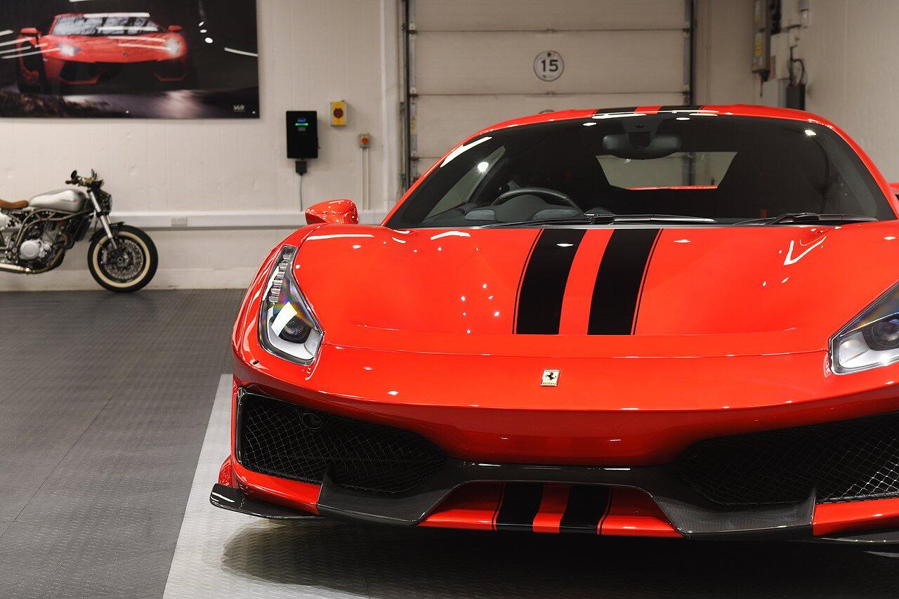Ferrari 488 view 40