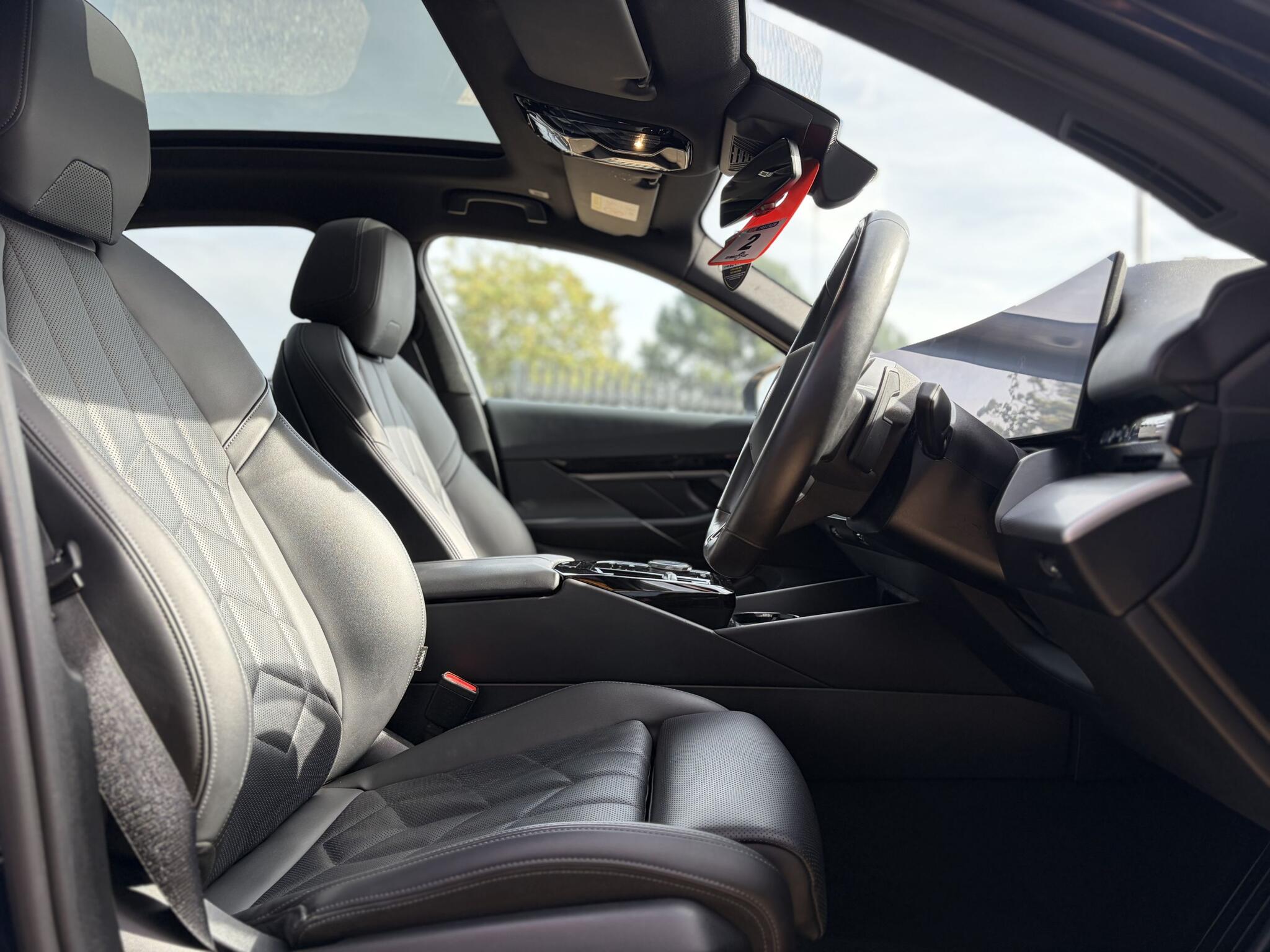 BMW 5 Series view 18