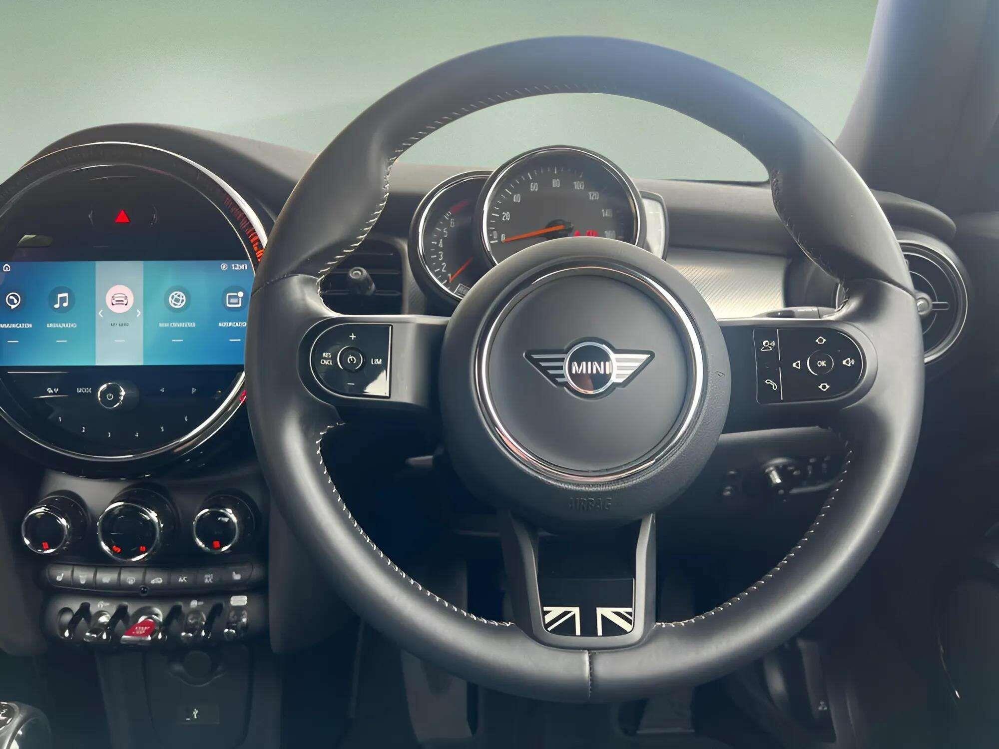 Mini Hatch view 15