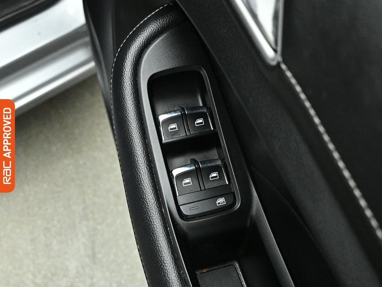 MG MG5 view 23
