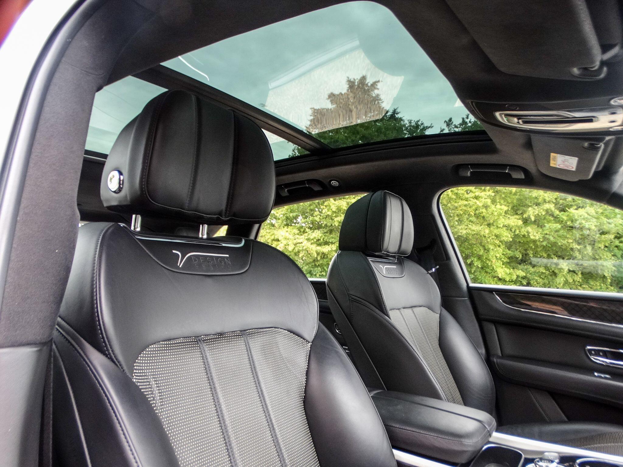 Bentley Bentayga view 31