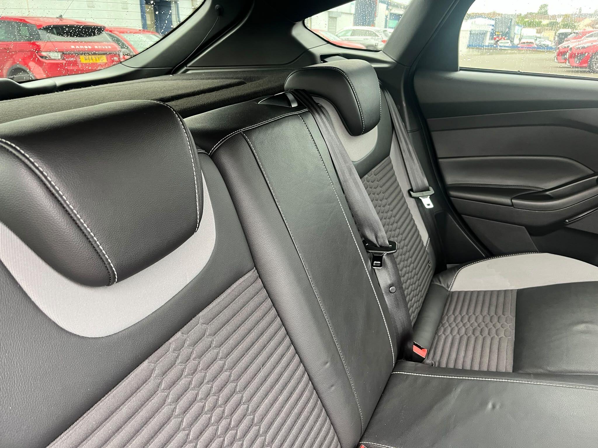 Ford Focus view 14