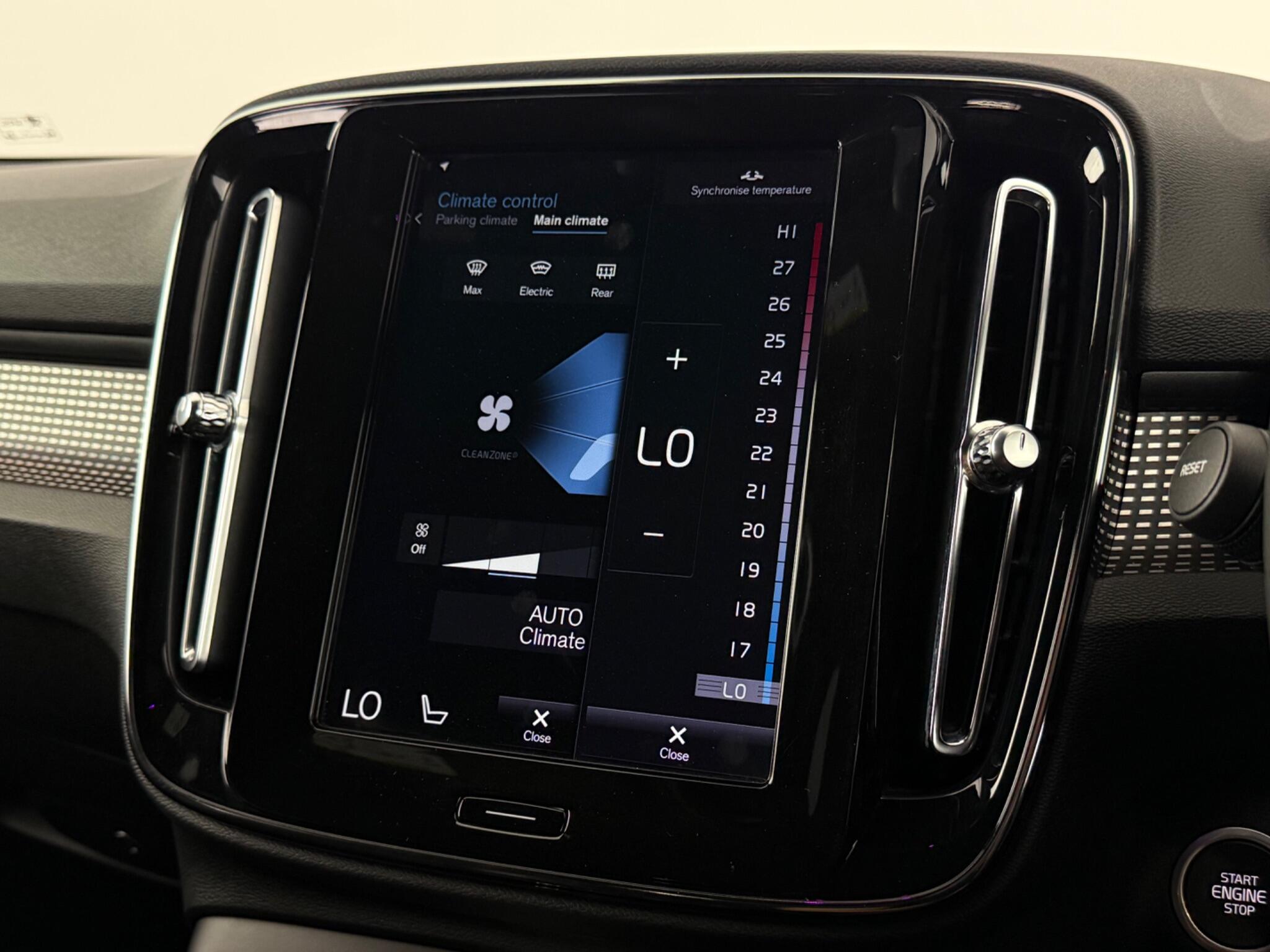 Volvo XC40 view 28