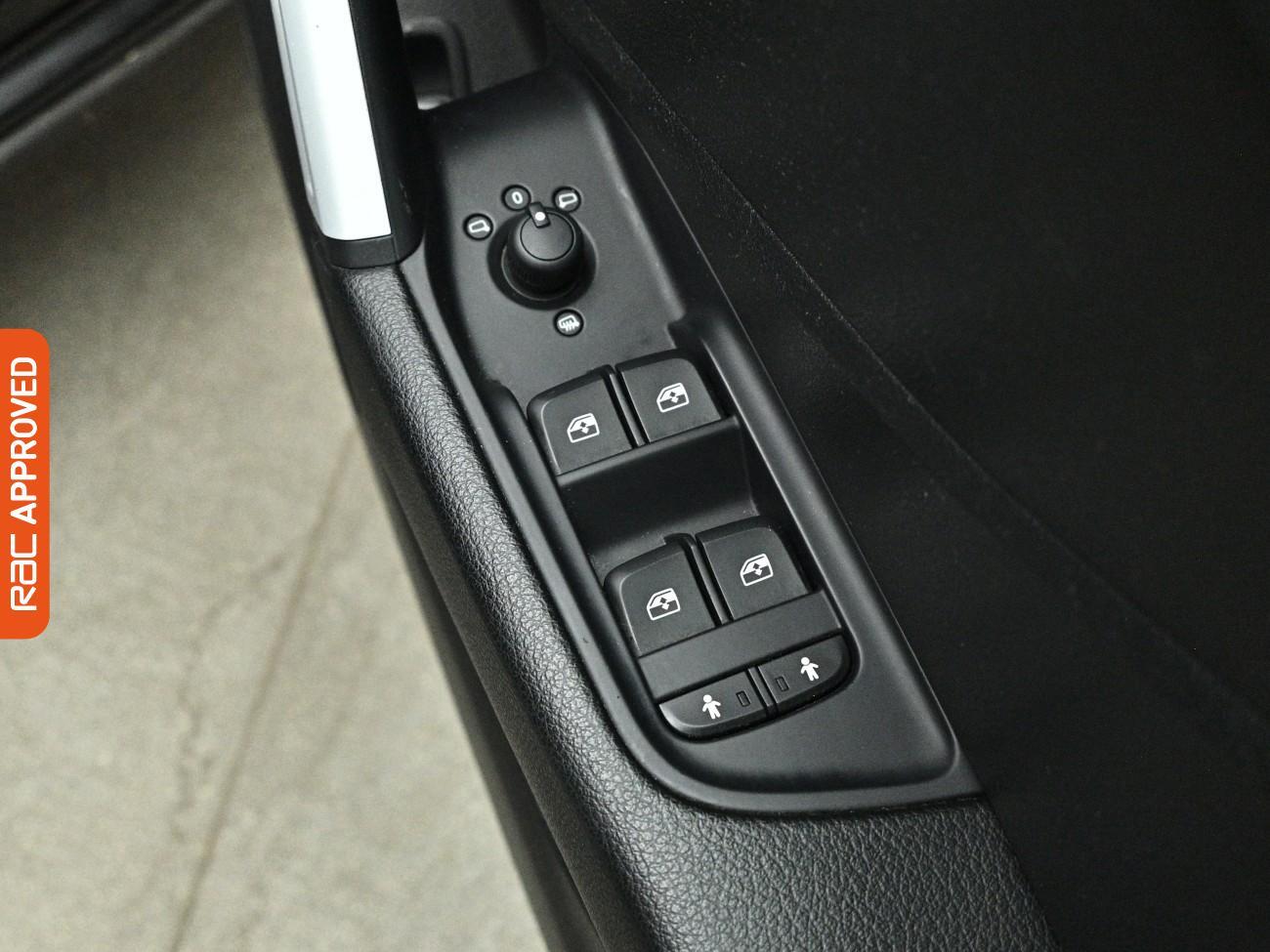 Audi Q2 view 23