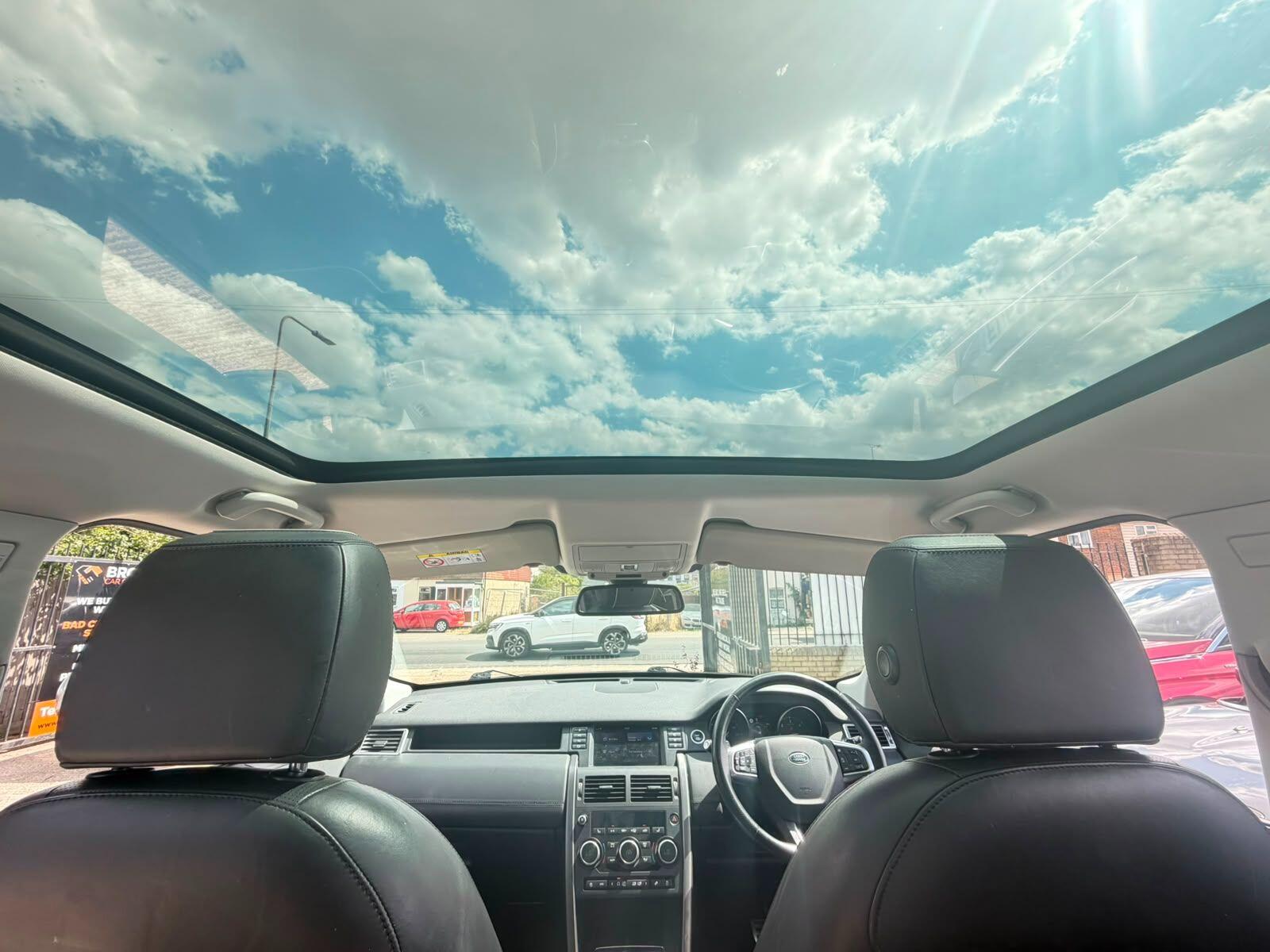 Land Rover Discovery Sport view 12