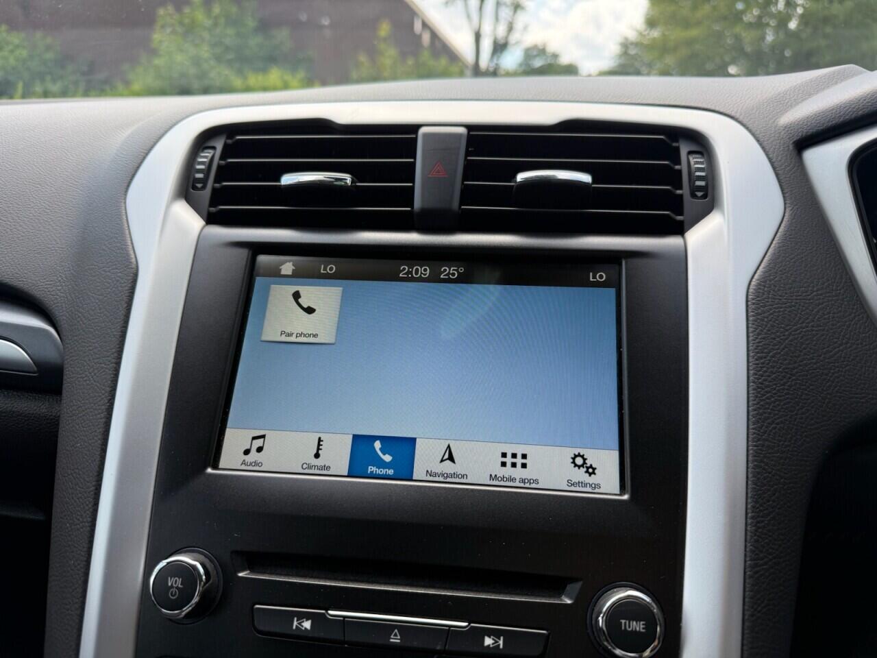 Ford Mondeo view 28