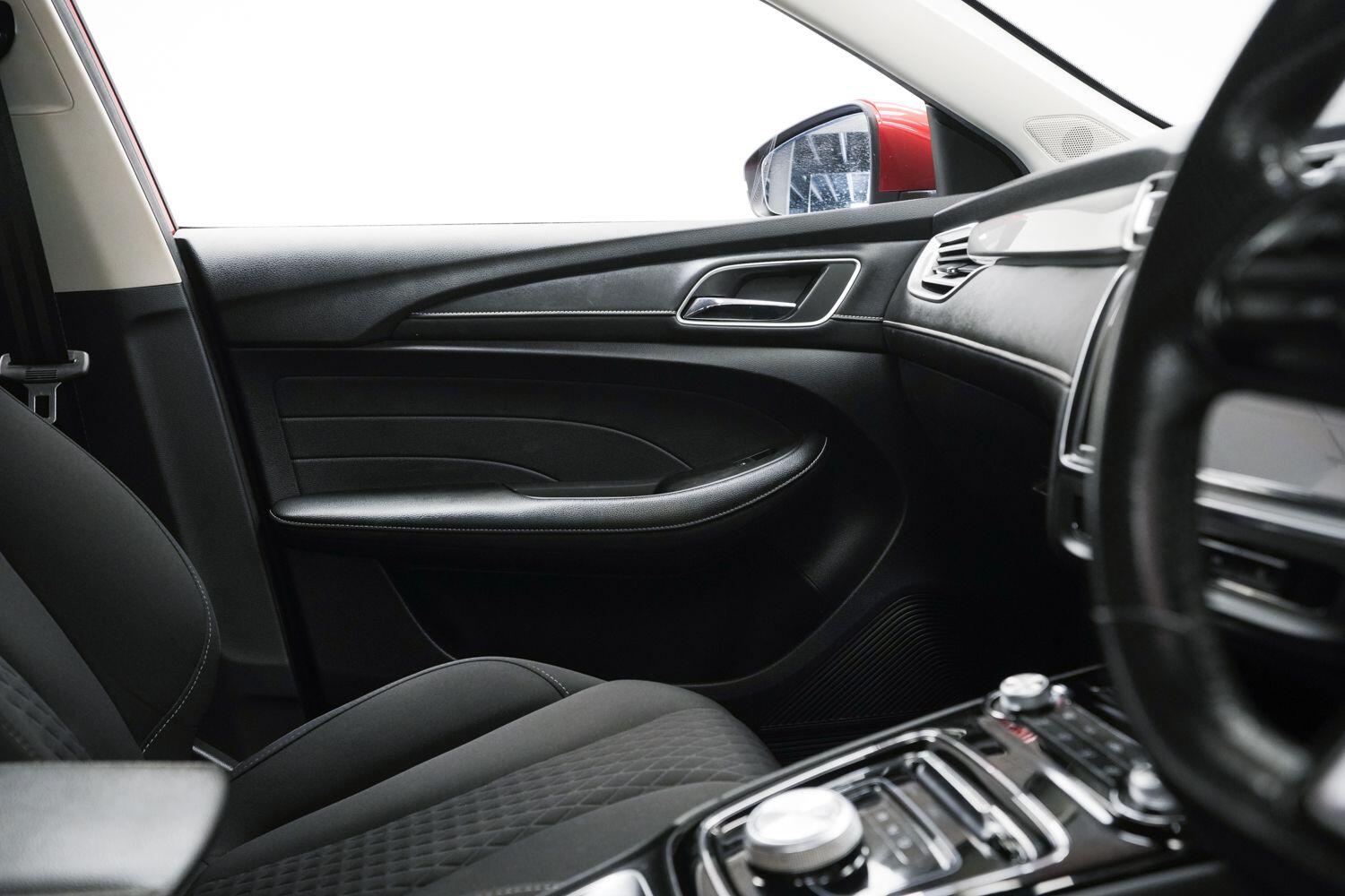 MG MG5 view 16