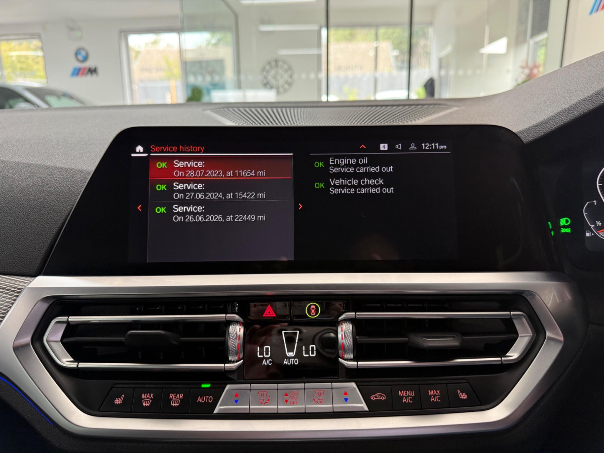 BMW 3 Series view 24