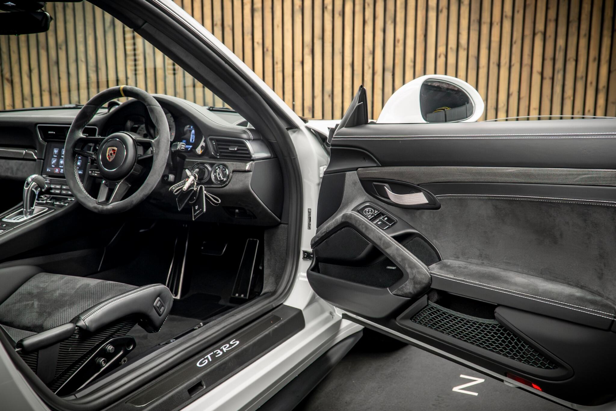 Porsche 911 view 30
