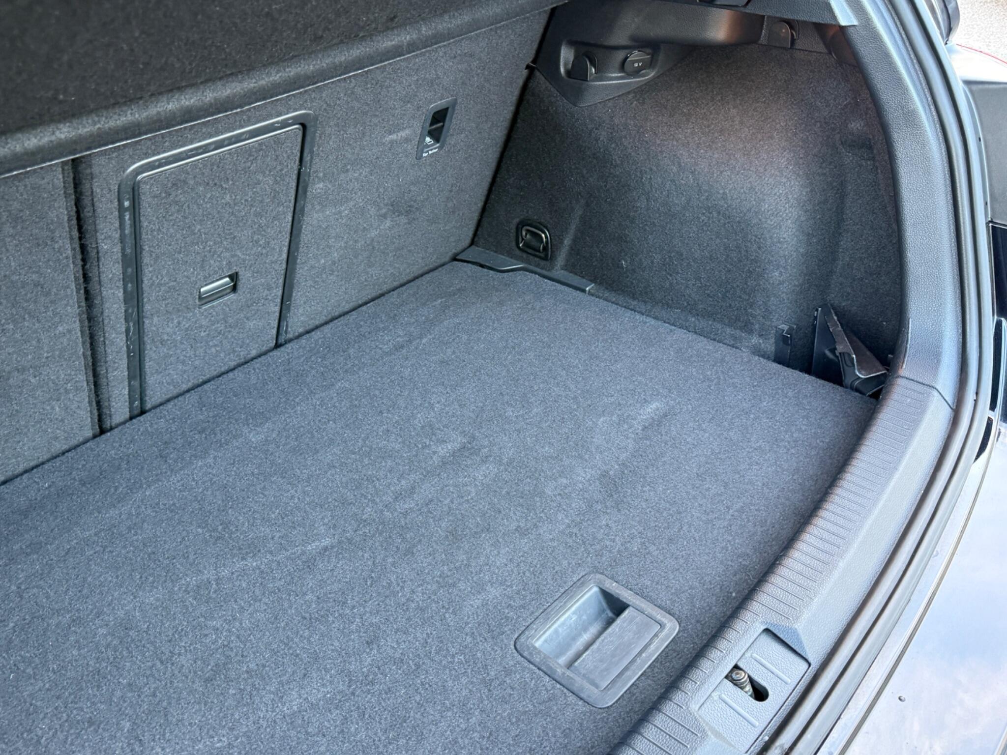 Volkswagen Golf - Image 40