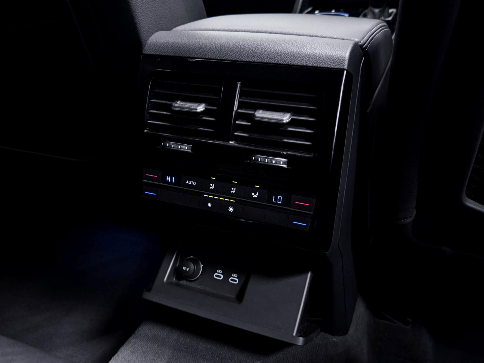 Volkswagen Touareg view 19