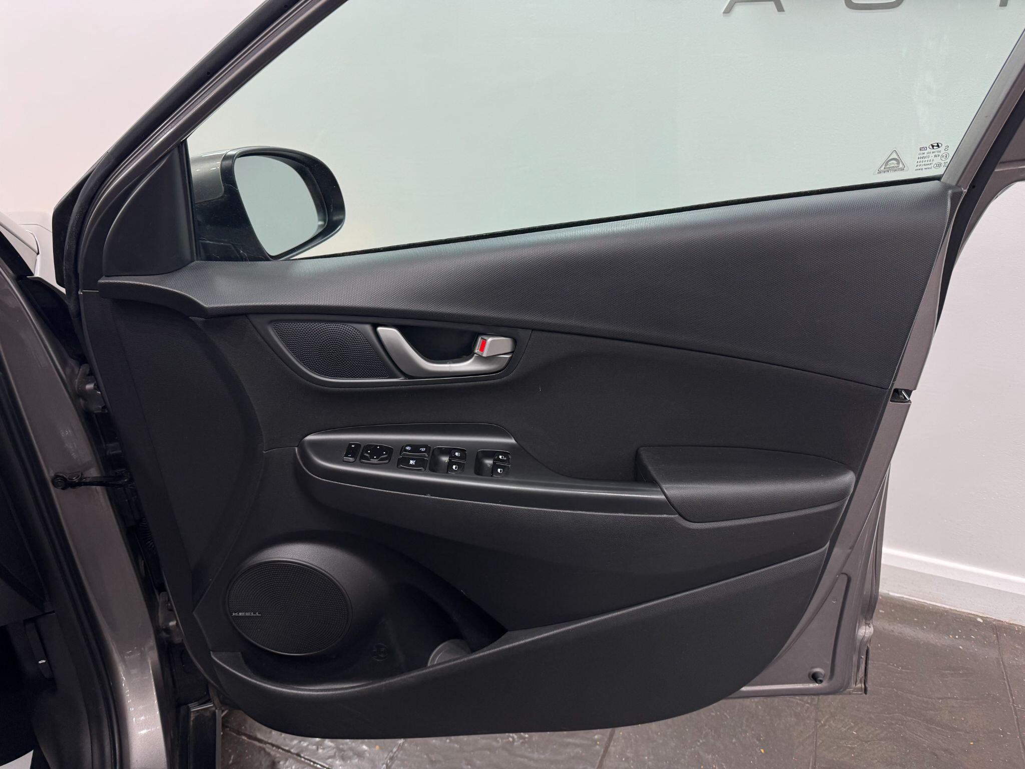 Hyundai Kona view 24
