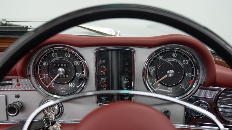 Mercedes-Benz SL view 21