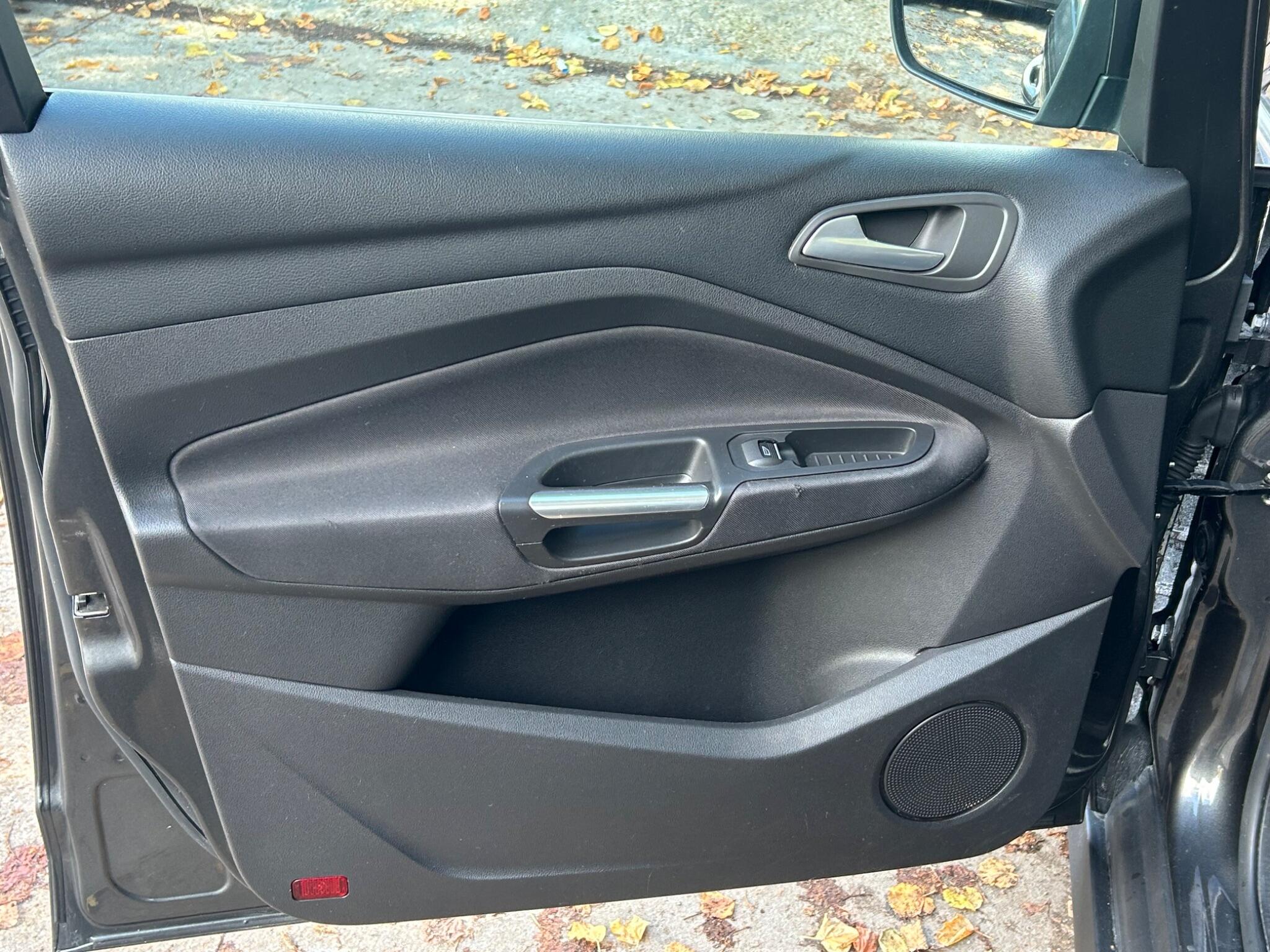 Ford Grand C-Max view 29