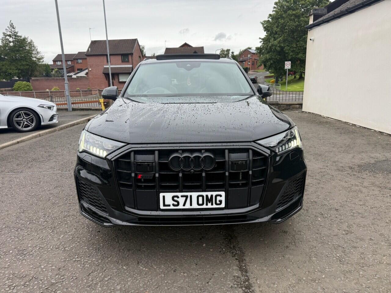Audi SQ7 view 11