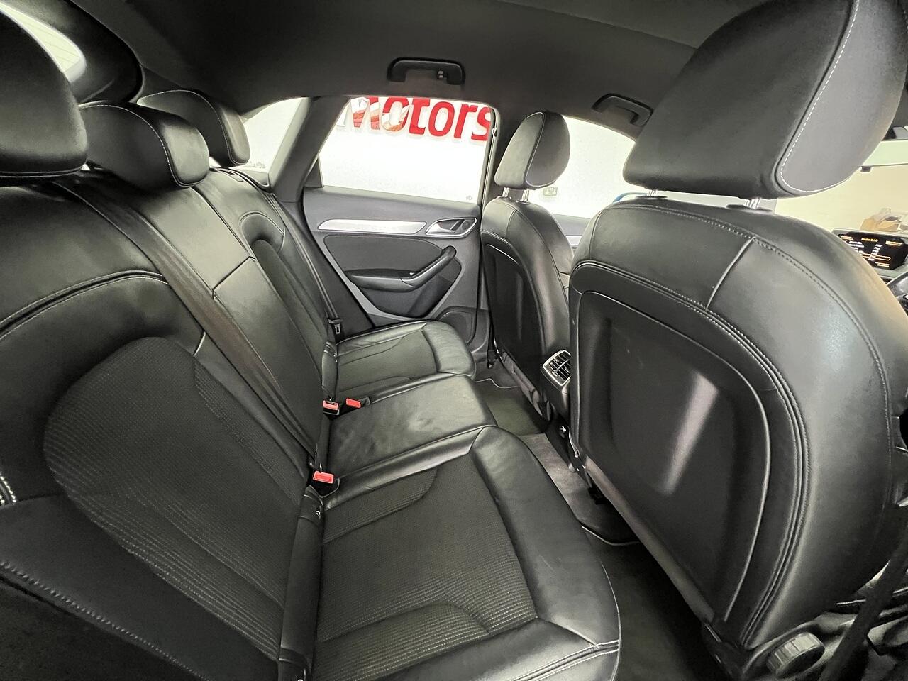 Audi Q3 view 13