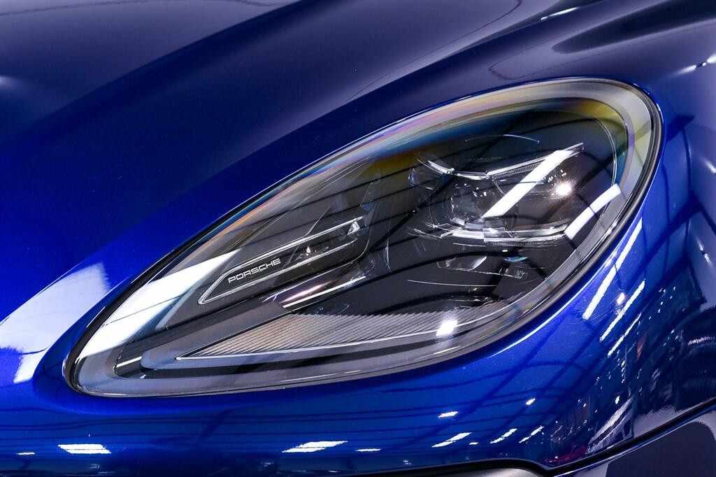 Porsche Macan view 8