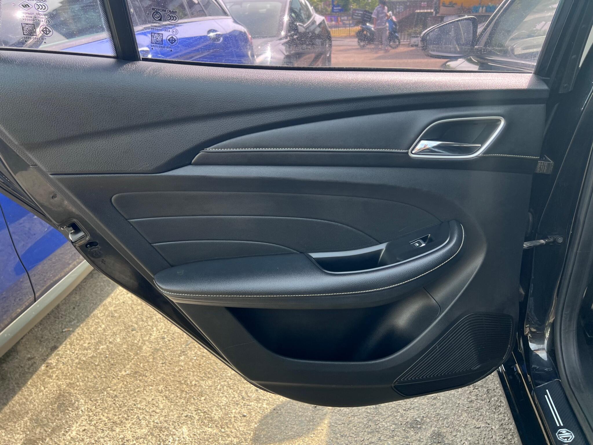 MG MG5 view 35