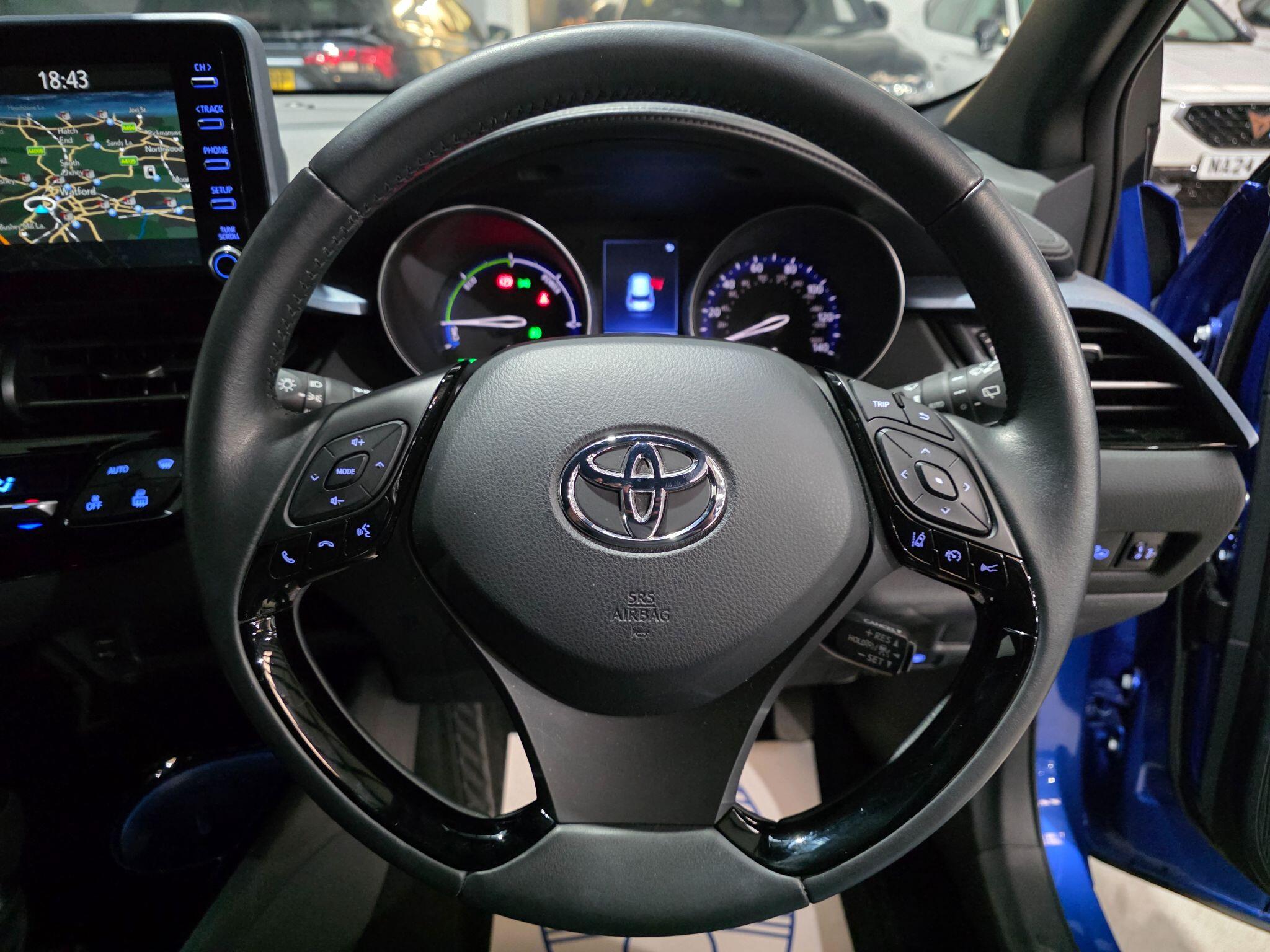 Toyota C-HR view 13
