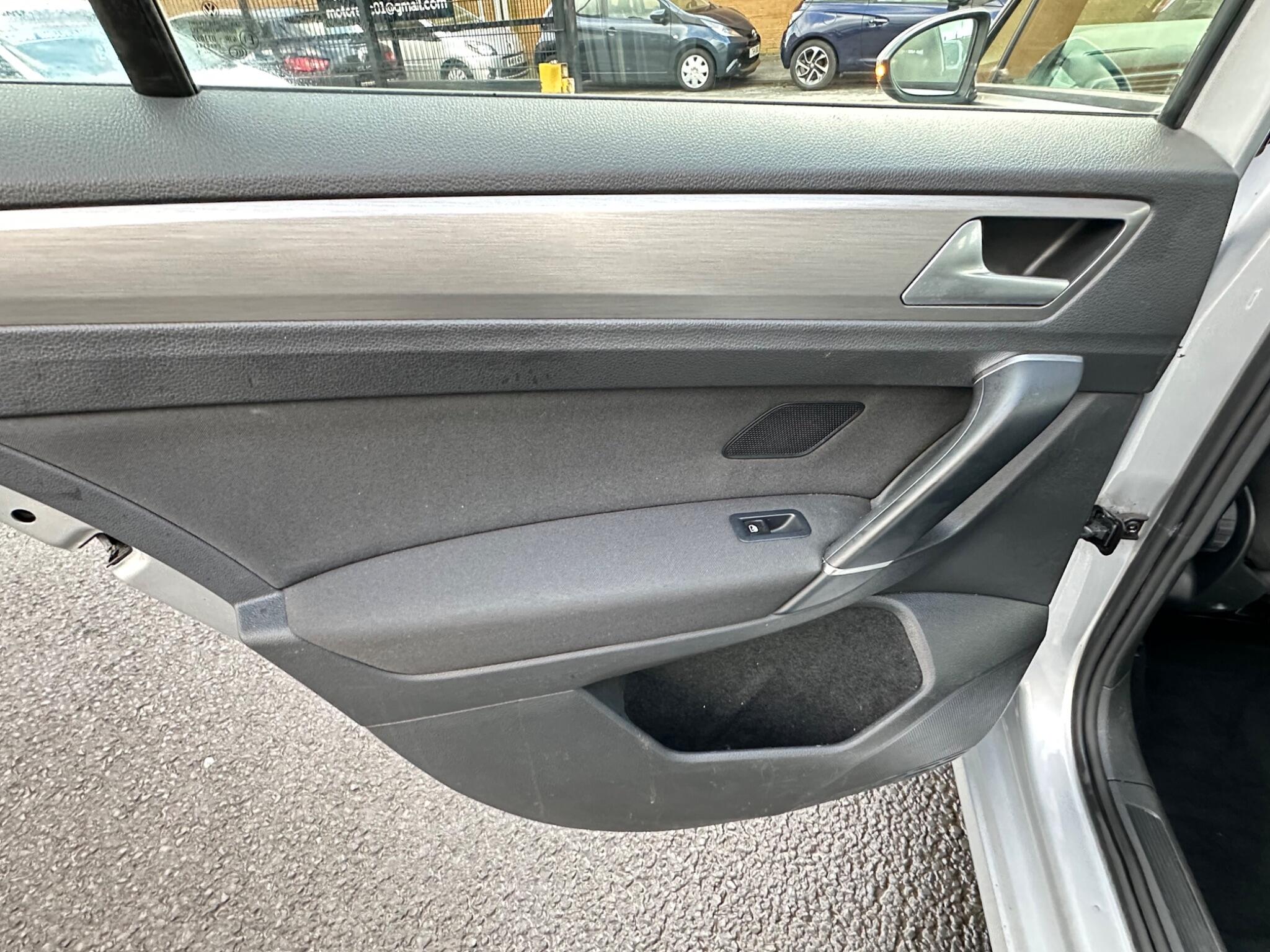 VOLKSWAGEN GOLF SV 1.6 TDI BLUEMOTION TECH SE EURO 6 S S 5DR 4,989...