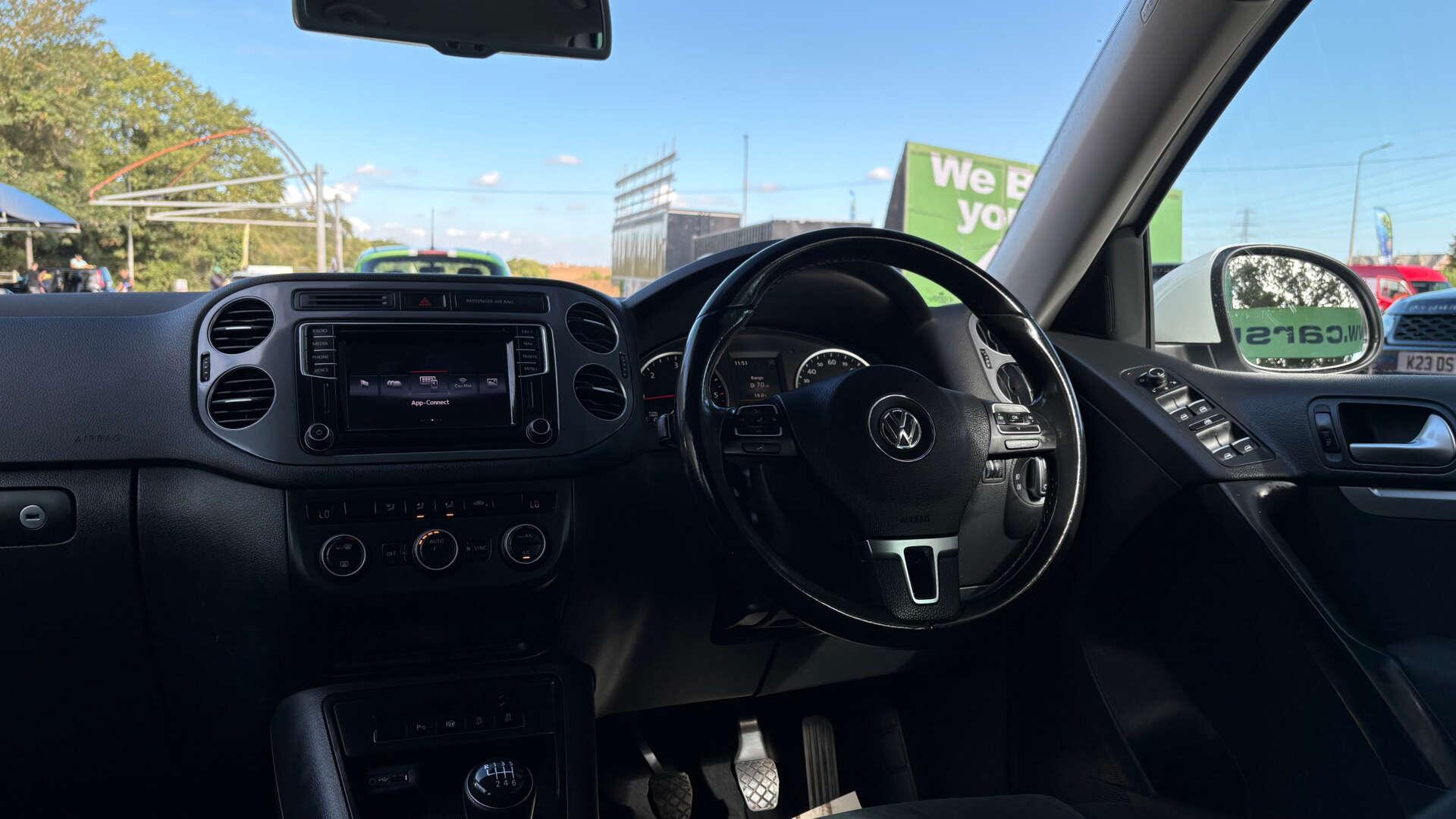 Volkswagen Tiguan view 38