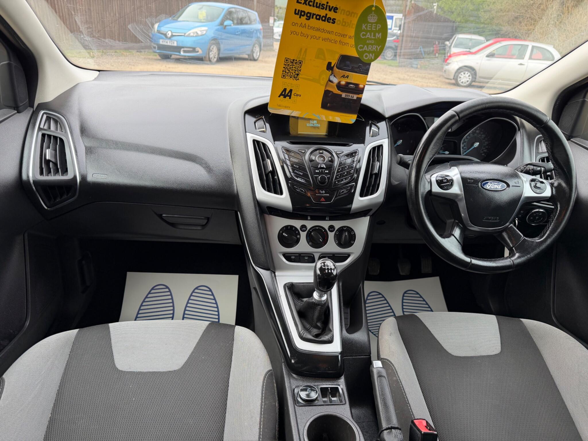 2014 Ford Focus 1.6 TDCi Zetec Euro 5 (s/s) 5dr image 16