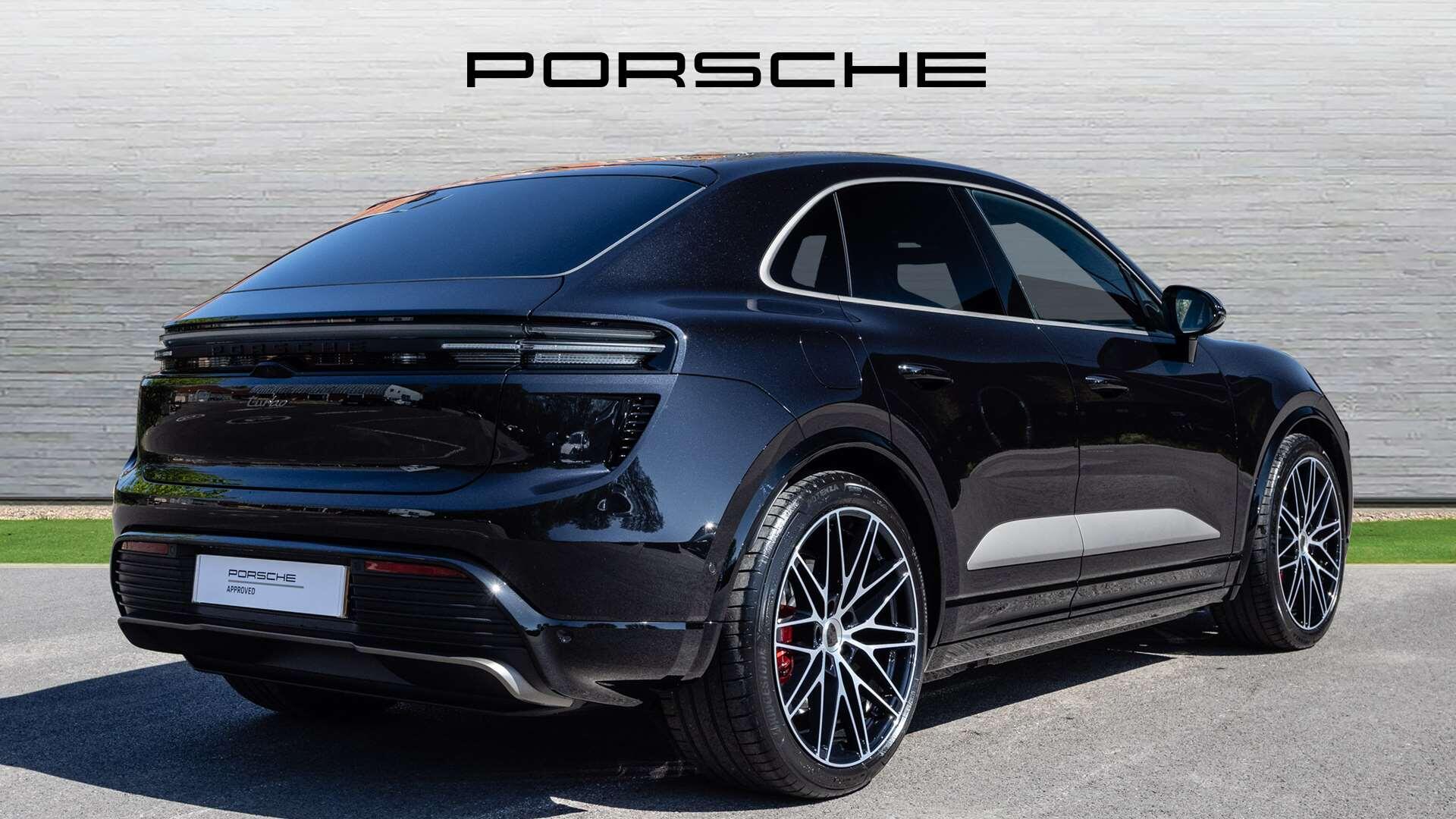 Porsche Macan view 3