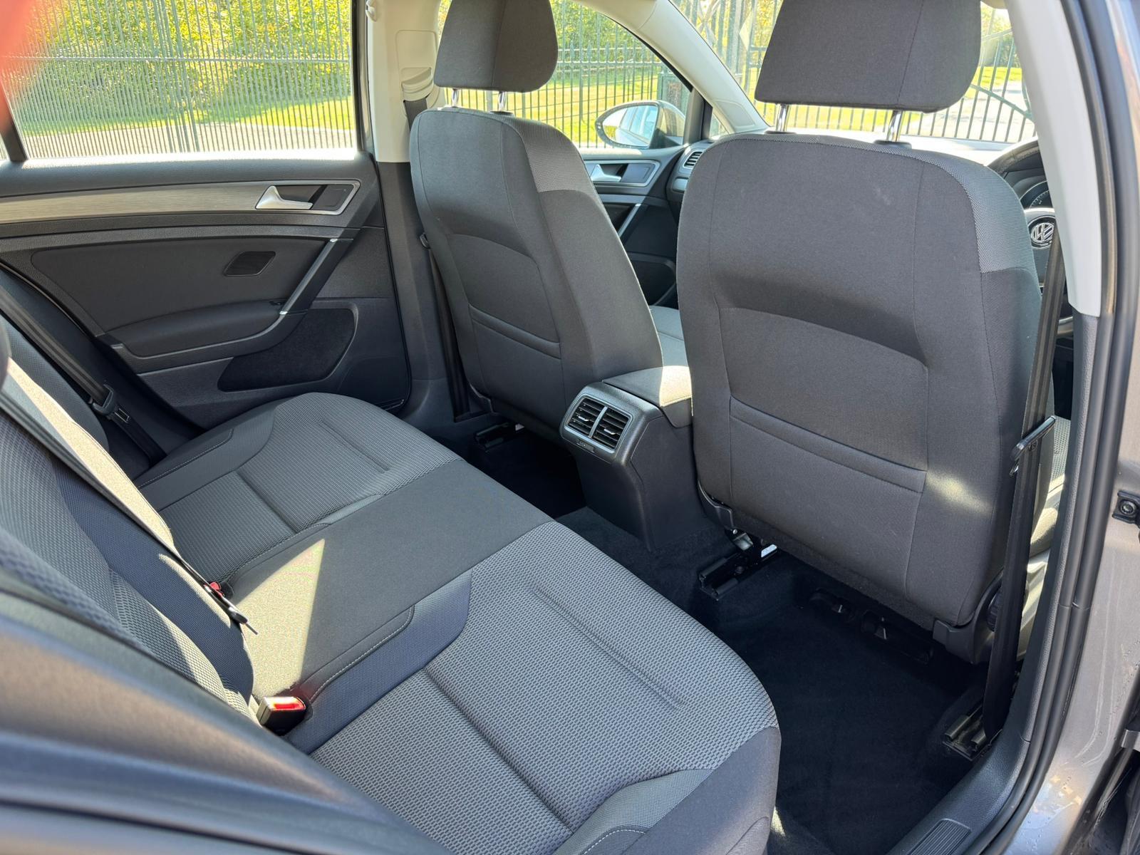 2013 Volkswagen Golf image 24
