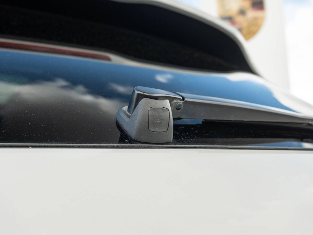 Porsche Macan view 12